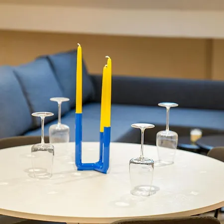 Chic & Modern 1br & 1lr Apt, 12 Min Walk To Rabot Lejlighed