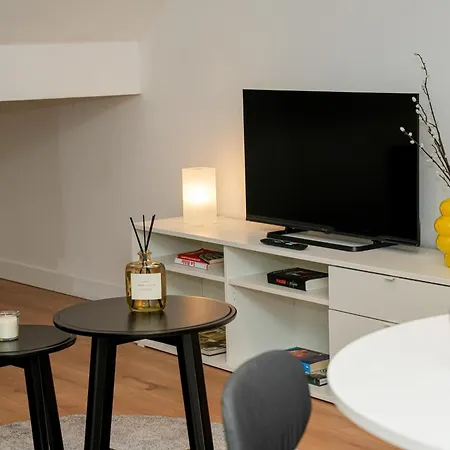 Chic & Modern 1br & 1lr Apt, 12 Min Walk To Rabot Gent