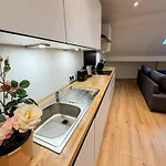 Chic & Modern 1br & 1lr Apt, 12 Min Walk To Rabot Daire Gent