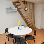 Chic & Modern 1br & 1lr Apt, 12 Min Walk To Rabot גנט