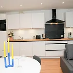 דירה Chic & Modern 1br & 1lr Apt, 12 Min Walk To Rabot *