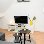 דירה Chic & Modern 1br & 1lr Apt, 12 Min Walk To Rabot *