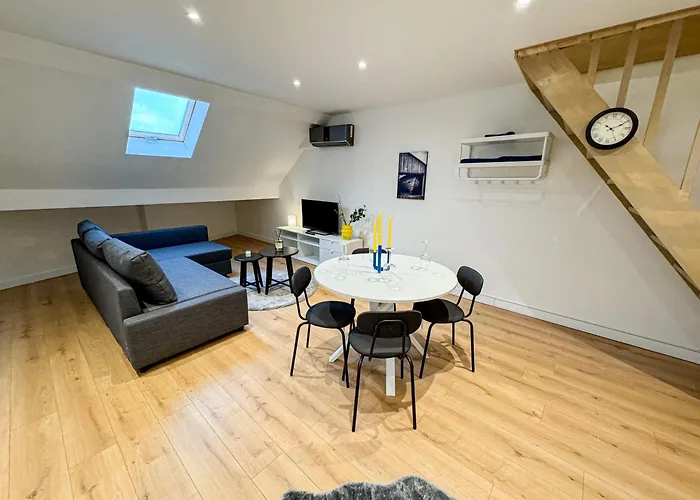 Chic & Modern 1br & 1lr Apt, 12 Min Walk To Rabot Lägenhet