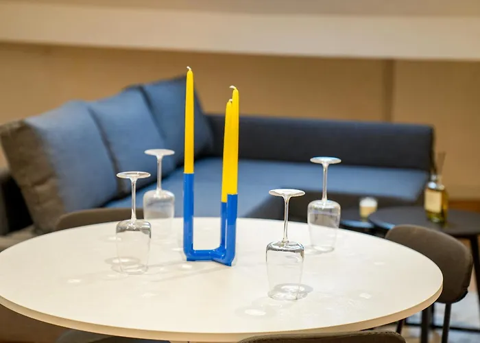 Chic & Modern 1br & 1lr Apt, 12 Min Walk To Rabot Lägenhet