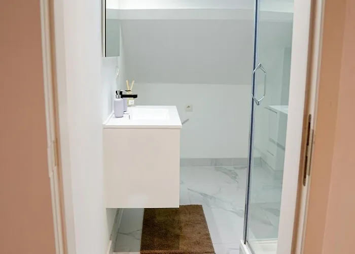 Chic & Modern 1br & 1lr Apt, 12 Min Walk To Rabot Apartment Gent